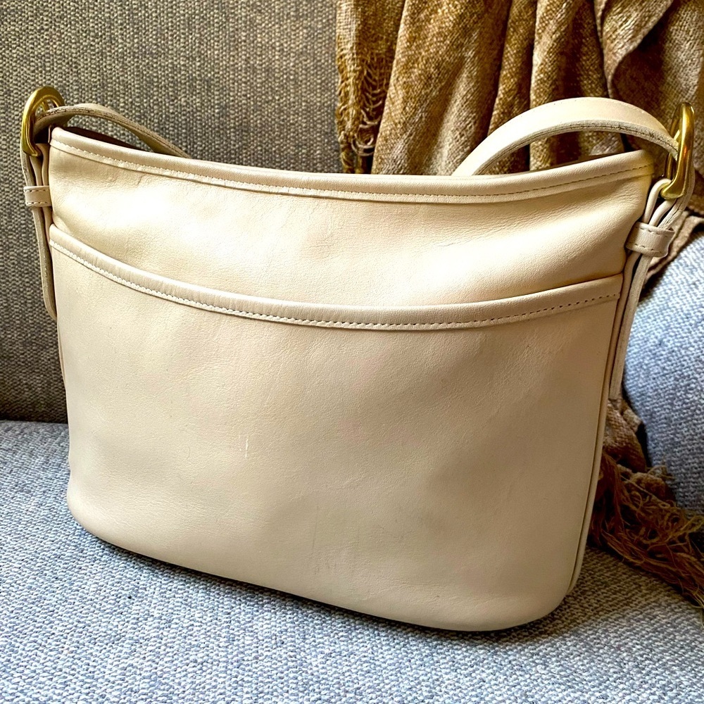 Vintage Coach Worth Shoulder Bag Purse Leather Bone White 4143. Nice condition.